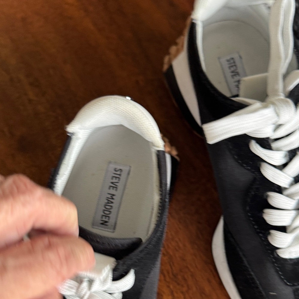 Steve Madden Campo Black and White Sneakers size 9 - Picture 3 of 5